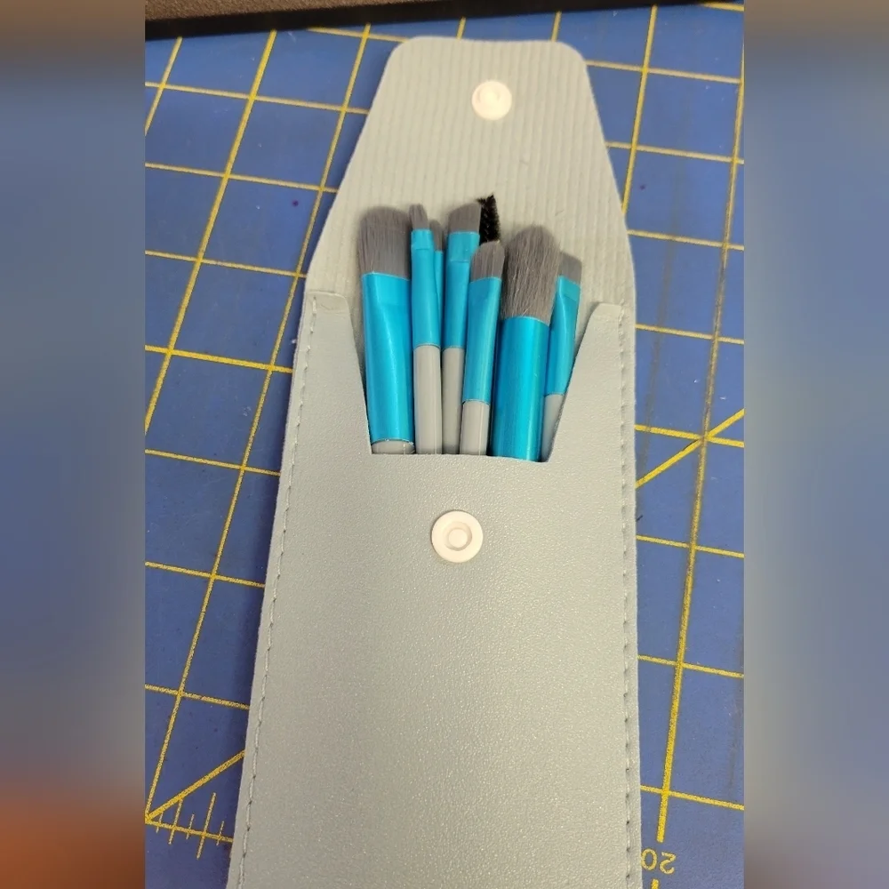 Felts Fun Finds stylish makeup